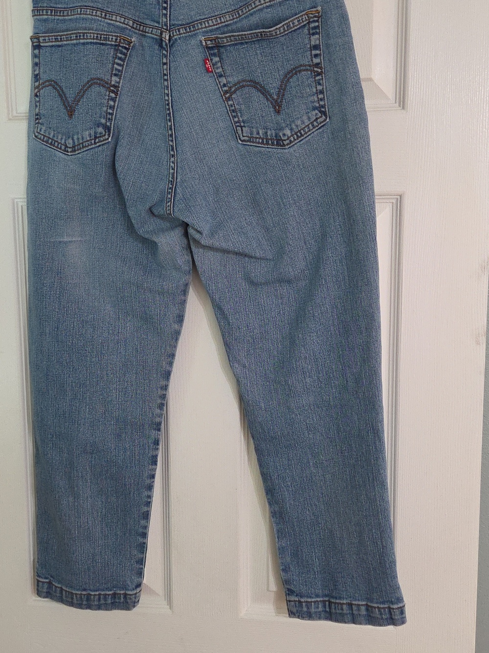 Levi Strauss Classic Slim Capris - Picture 2 of 6